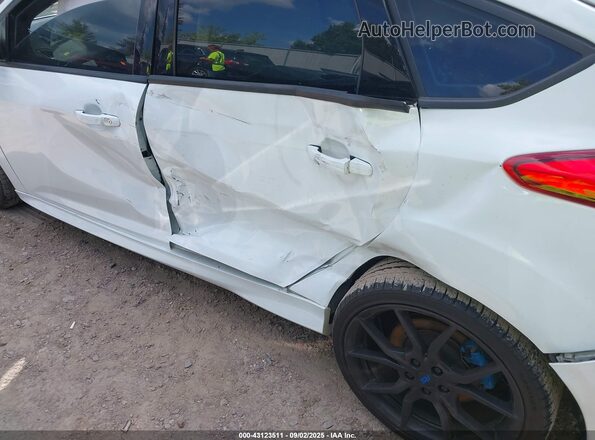 WF0DP3TH7H4118872 2017 FORD FOCUS RS White Front view