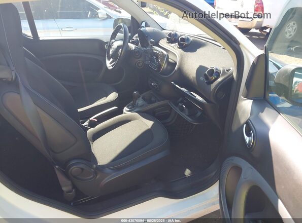 WMEFJ9BA2JK311339 2018 SMART FORTWO ELECTRIC DRIVE Blue Widok wnętrza z przodu