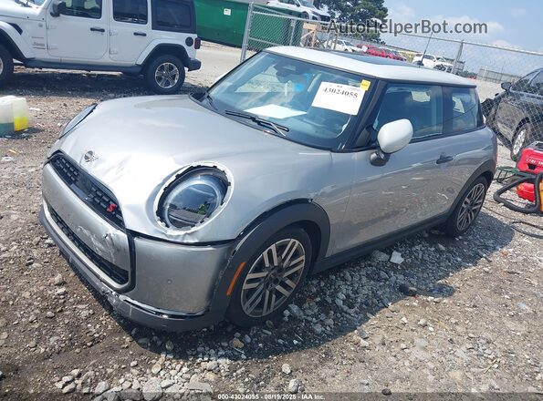 WMW23GD03S2W15228 2025 MINI COOPER Silver Առջևի ձախ երեք քառորդ տեսարան