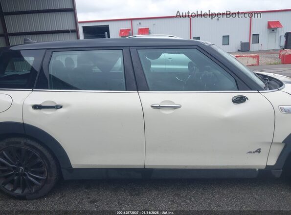 WMWLU5C35H2E84302 2017 MINI CLUBMAN White Вид задньої частини салону
