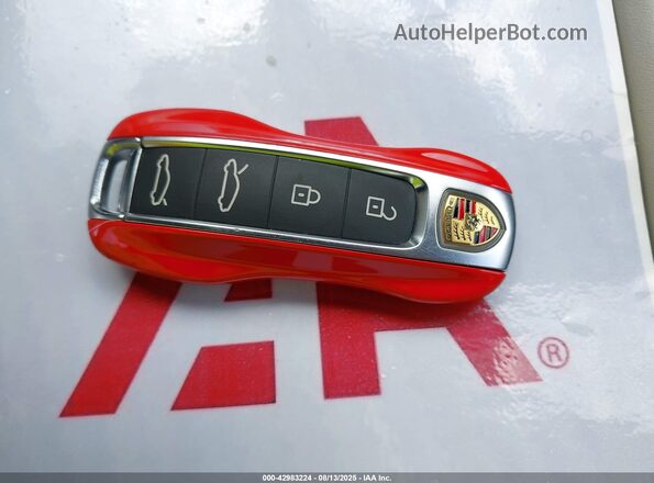 WP0AA2Y12SSA09190 2025 PORSCHE TAYCAN Gray Vista del salpicadero