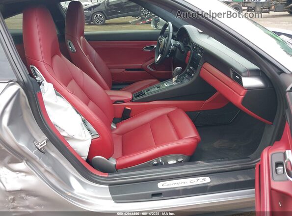 WP0AB2A95HS124952 2017 PORSCHE 911 Серебряный Вид салона спереди