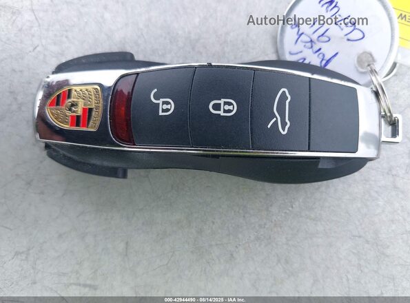 WP0AB2A95HS124952 2017 PORSCHE 911 Серебряный Вид панели приборов