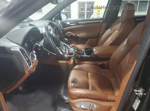 WP1AA2A27HKA86824 2017 PORSCHE CAYENNE Black წინა სალონის ხედი