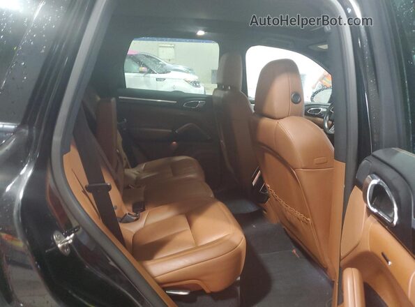 WP1AA2A27HKA86824 2017 PORSCHE CAYENNE Black უკანა სალონის ხედი
