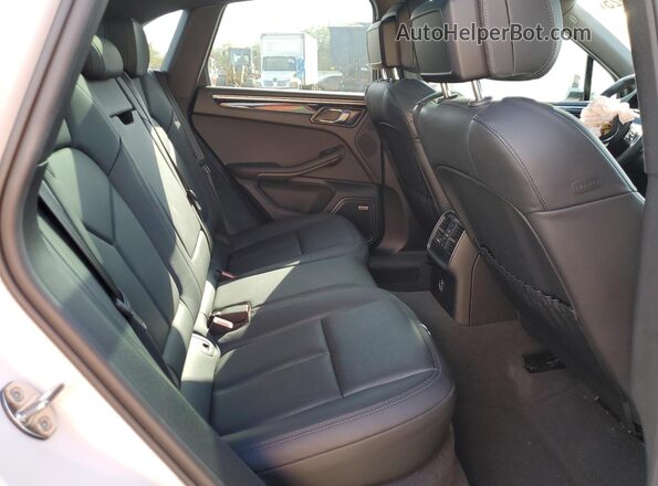 WP1AB2A57MLB37220 2021 PORSCHE MACAN White Widok wnętrza z tyłu