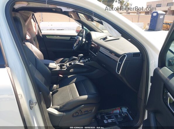 WP1AB2AY0NDA31939 2022 PORSCHE CAYENNE White Front interior view