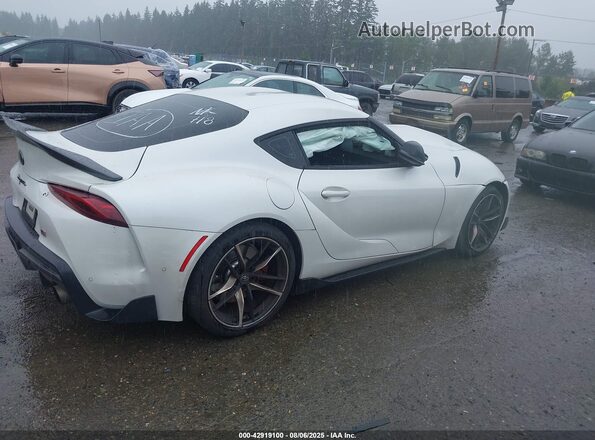 WZ1DB0C06MW035959 2021 TOYOTA GR SUPRA White ხელსაწყოთა პანელის ხედი