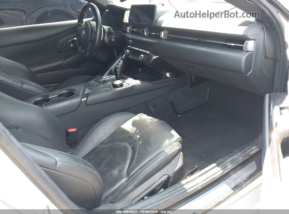 WZ1DB0C0XNW047002 2022 TOYOTA GR SUPRA White წინა სალონის ხედი