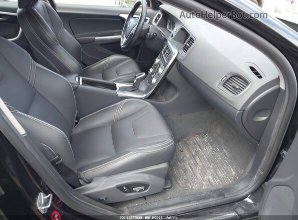 YV140MTL4J2456629 2018 VOLVO S60 Black Вид салону спереду