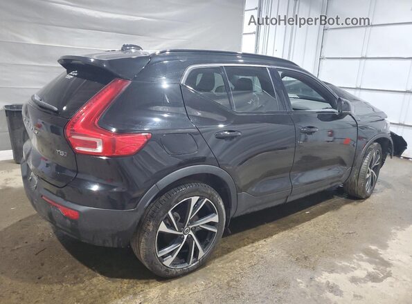 YV4162UM4M2449345 2021 VOLVO XC40 Black 