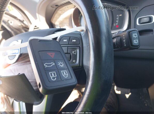 YV440MRU5H2039016 2017 VOLVO XC60 Черный 