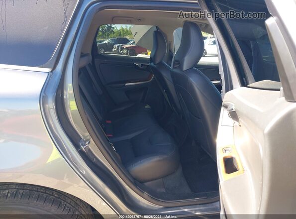 YV440MRU5H2039016 2017 VOLVO XC60 Черный 