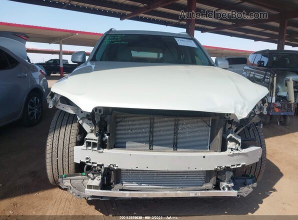 YV4A221L6L1601296 2020 VOLVO XC90 Cream უკანა სალონის ხედი