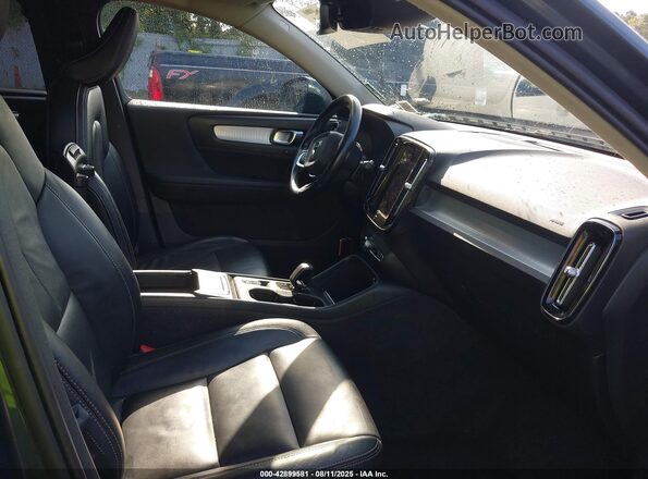 YV4AC2HK0N2705368 2022 VOLVO XC40 Blue Вид салону спереду