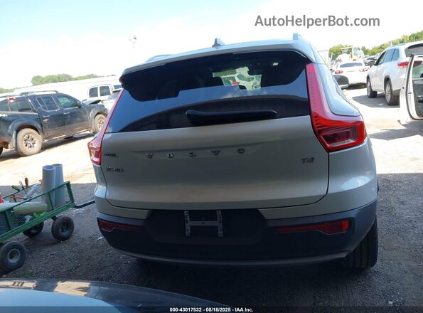 YV4AC2HL5N2650487 2022 VOLVO XC40 White 