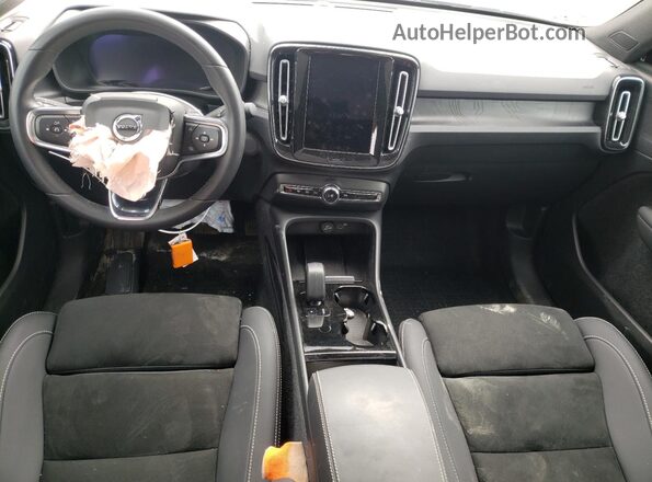 YV4ED3GL1P2061543 2023 VOLVO C40 Silver წინა პანელის ხედი
