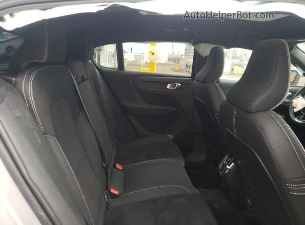 YV4ED3GL1P2061543 2023 VOLVO C40 Silver უკანა სავარძლების ხედი