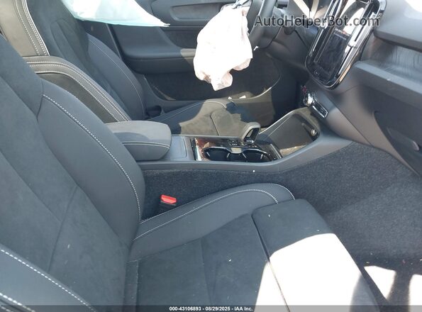 YV4ED3GM3P2027788 2023 VOLVO C40 Синий Вид салона спереди