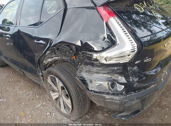 YV4ED3UL4P2090667 2023 VOLVO XC40 RECHARGE PURE ELECTRIC Black Widok z przodu