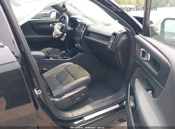 YV4ED3UM1P2035893 2023 VOLVO XC40 RECHARGE PURE ELECTRIC Black Front interior view