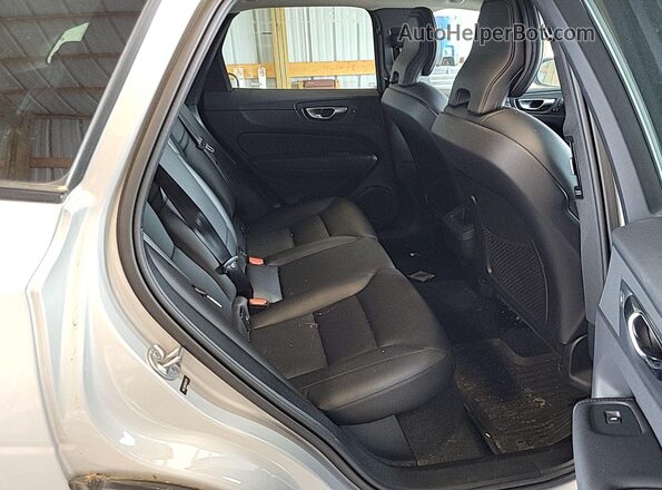 YV4L12RK1R1933775 2024 VOLVO XC60  წინა სალონის ხედი