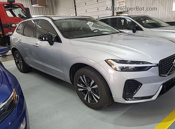 YV4L12RK4R1929235 2024 VOLVO XC60  ძრავის განყოფილების ხედი
