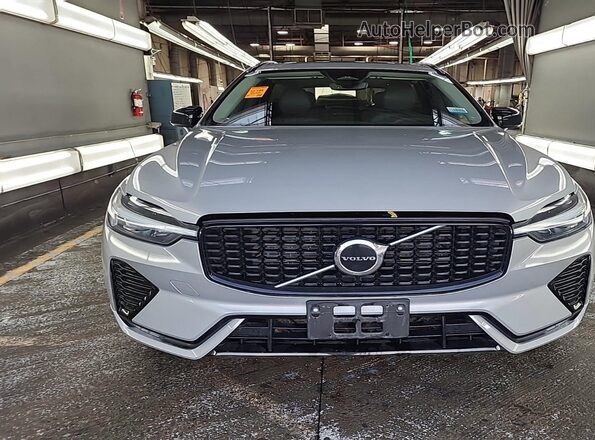 YV4L12RK5R1929633 2024 VOLVO XC60  Widok komory silnika