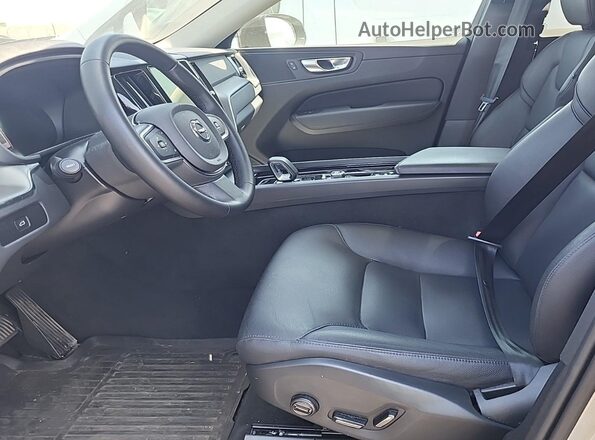YV4L12RK5R1929633 2024 VOLVO XC60  Widok wnętrza z przodu