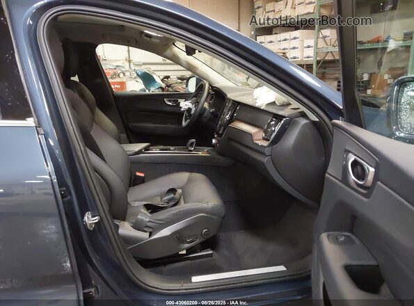 YV4L12RN0P1378969 2023 VOLVO XC60 Синий Вид салона спереди