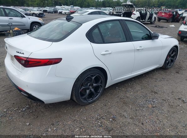 ZARFAEDN5J7597221 2018 ALFA ROMEO GIULIA White 