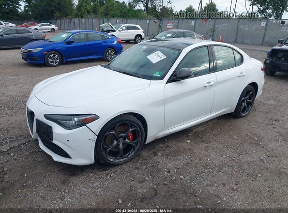 ZARFAEDN5J7597221 2018 ALFA ROMEO GIULIA White 