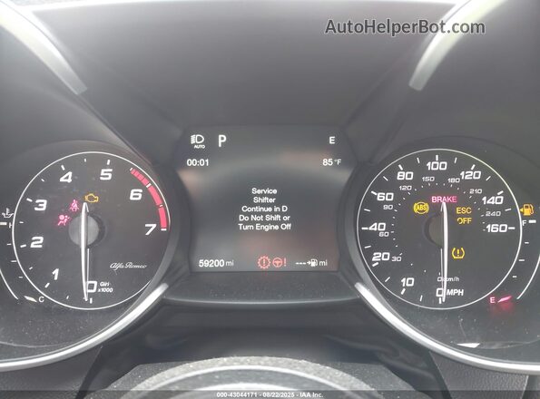 ZARFAEEN2J7566698 2018 ALFA ROMEO GIULIA Red Widok tylnych siedzeń