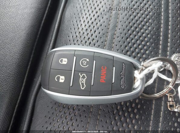 ZARFAEEN2J7566698 2018 ALFA ROMEO GIULIA Red Widok deski rozdzielczej