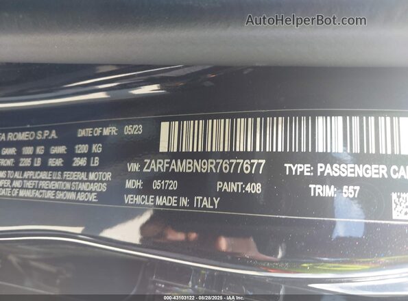 ZARFAMBN9R7677677 2024 ALFA ROMEO GIULIA Black Widok komory silnika