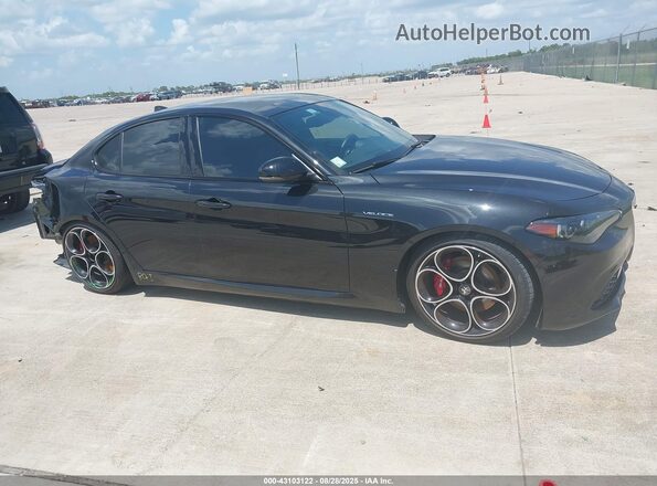 ZARFAMBN9R7677677 2024 ALFA ROMEO GIULIA Black Widok wnętrza z tyłu