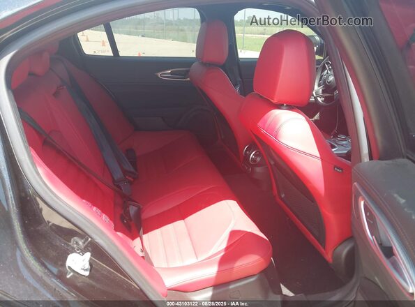 ZARFAMBN9R7677677 2024 ALFA ROMEO GIULIA Black Widok naklejki z numerem VIN