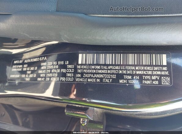 ZASPAJAN9N7D32102 2022 ALFA ROMEO STELVIO Black Widok komory silnika