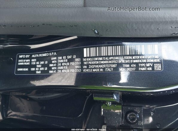 ZASPAKAN2R7D75997 2024 ALFA ROMEO STELVIO Black Շարժիչի բաժամունքի տեսք