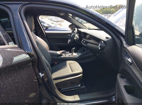 ZASPAKAN2R7D75997 2024 ALFA ROMEO STELVIO Black Սալոնի դիմացի տեսք