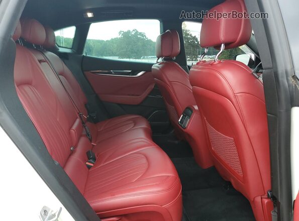 ZN661XUL2JX270701 2018 MASERATI LEVANTE White 