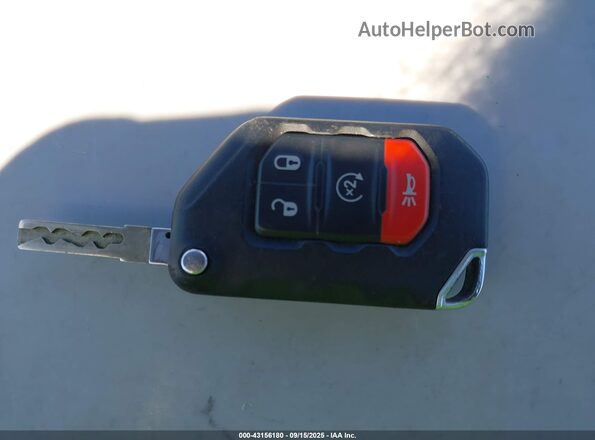 1C4HJXDN1MW569845 2021 JEEP WRANGLER UNLIMITED Белый Вид панели приборов