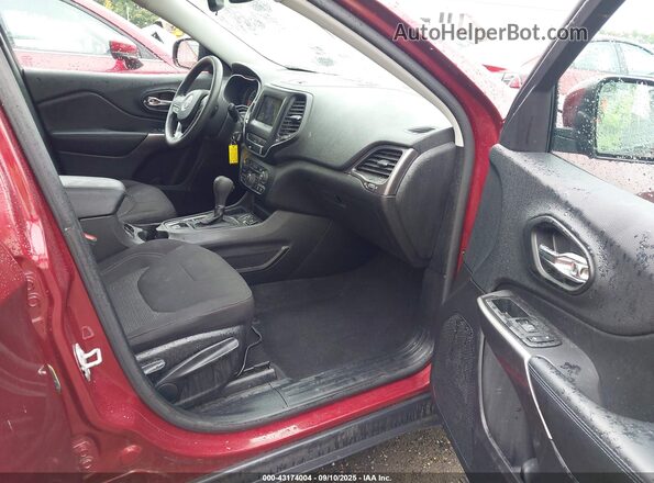 1C4PJLCB0MD116243 2021 JEEP CHEROKEE Maroon Vista interior delantera