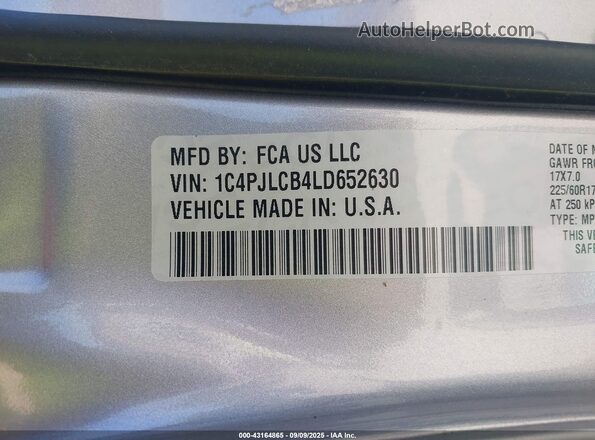1C4PJLCB4LD652630 2020 JEEP CHEROKEE Silver ძრავის განყოფილების ხედი