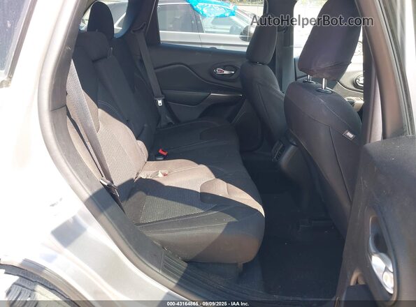 1C4PJLCB4LD652630 2020 JEEP CHEROKEE Silver VIN კოდის სტიკერის ხედი