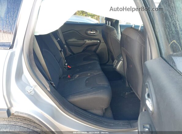1C4PJLCB6LD577493 2020 JEEP CHEROKEE Silver VIN კოდის სტიკერის ხედი