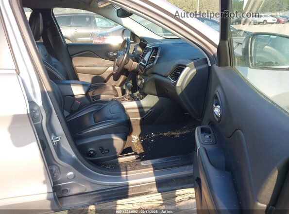 1C4PJLDBXLD524844 2020 JEEP CHEROKEE Silver Вид салону спереду