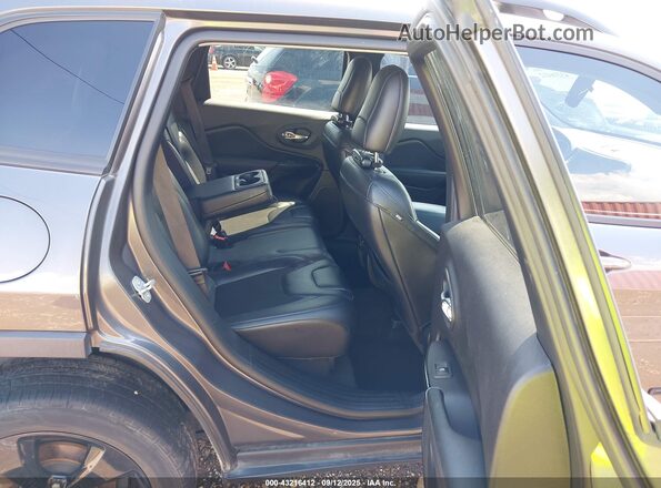 1C4PJLLB3LD585518 2020 JEEP CHEROKEE Gray Widok naklejki z numerem VIN