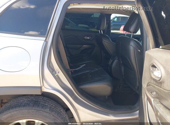 1C4PJLLB6LD618897 2020 JEEP CHEROKEE Silver VIN կոդի պիտակի տեսք