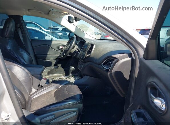 1C4PJLLN6LD587256 2020 JEEP CHEROKEE Silver Front interior view